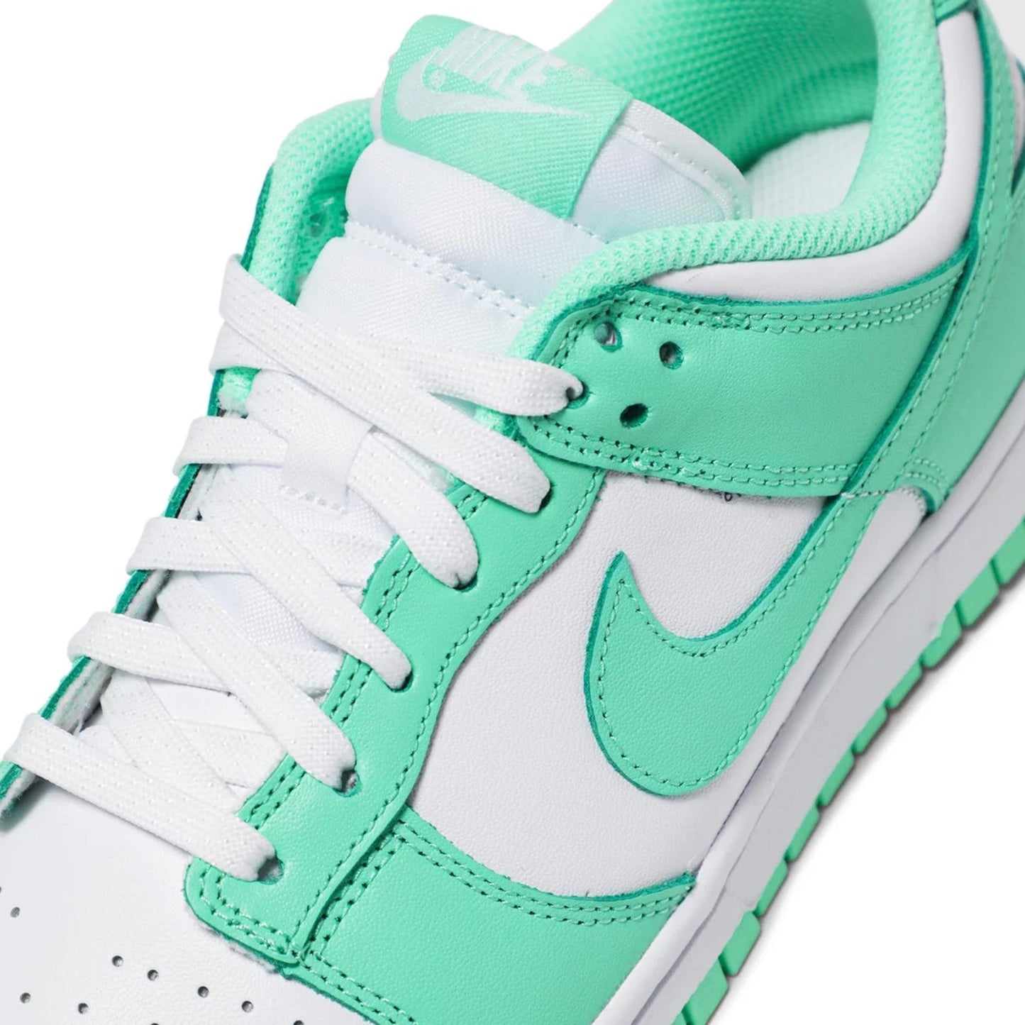 New Dunk Low 'Green Glow' Women's (2021)
