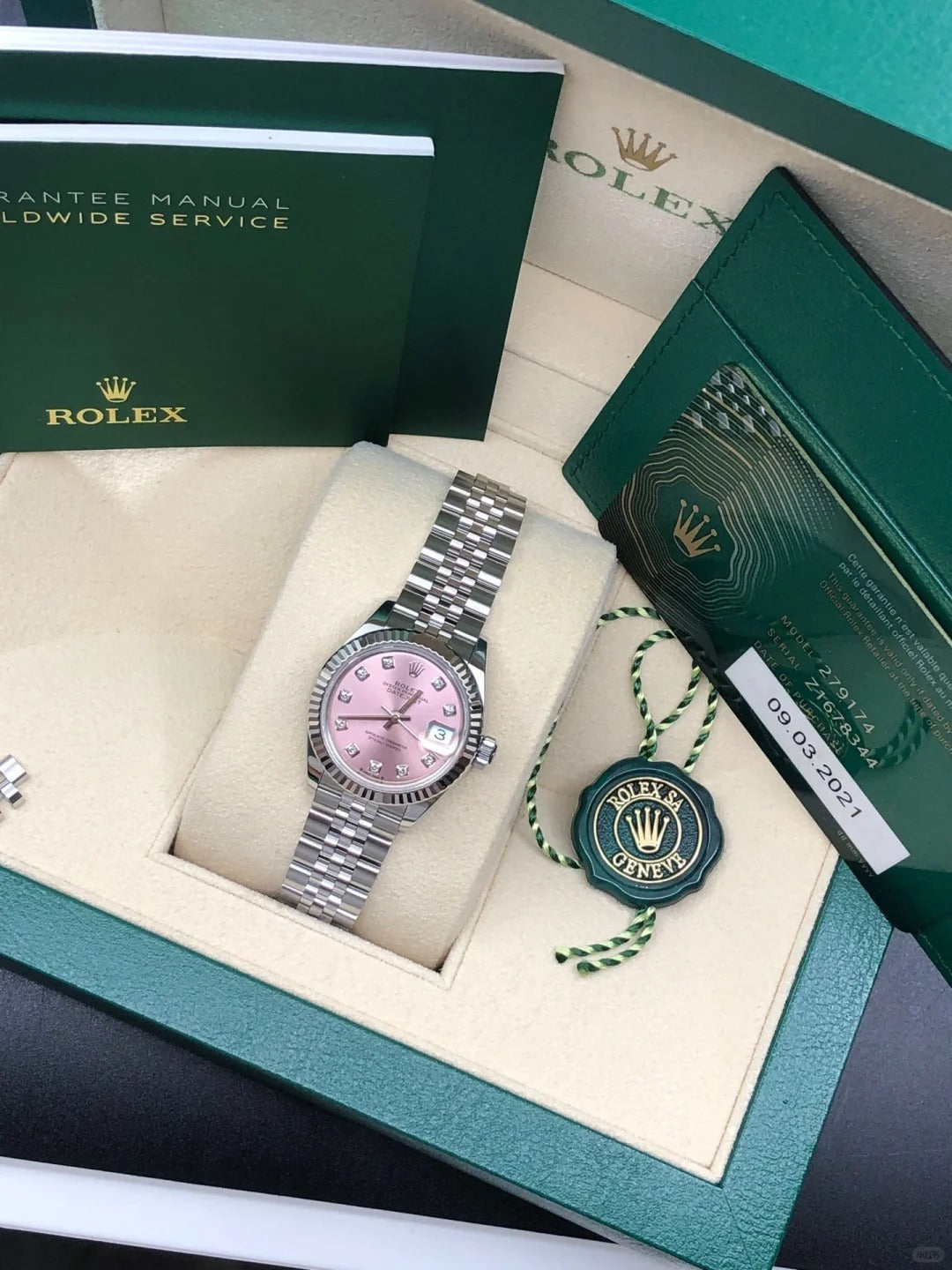 28 Pink Diamond Diary 279174-0003. Automatic mechanical movement