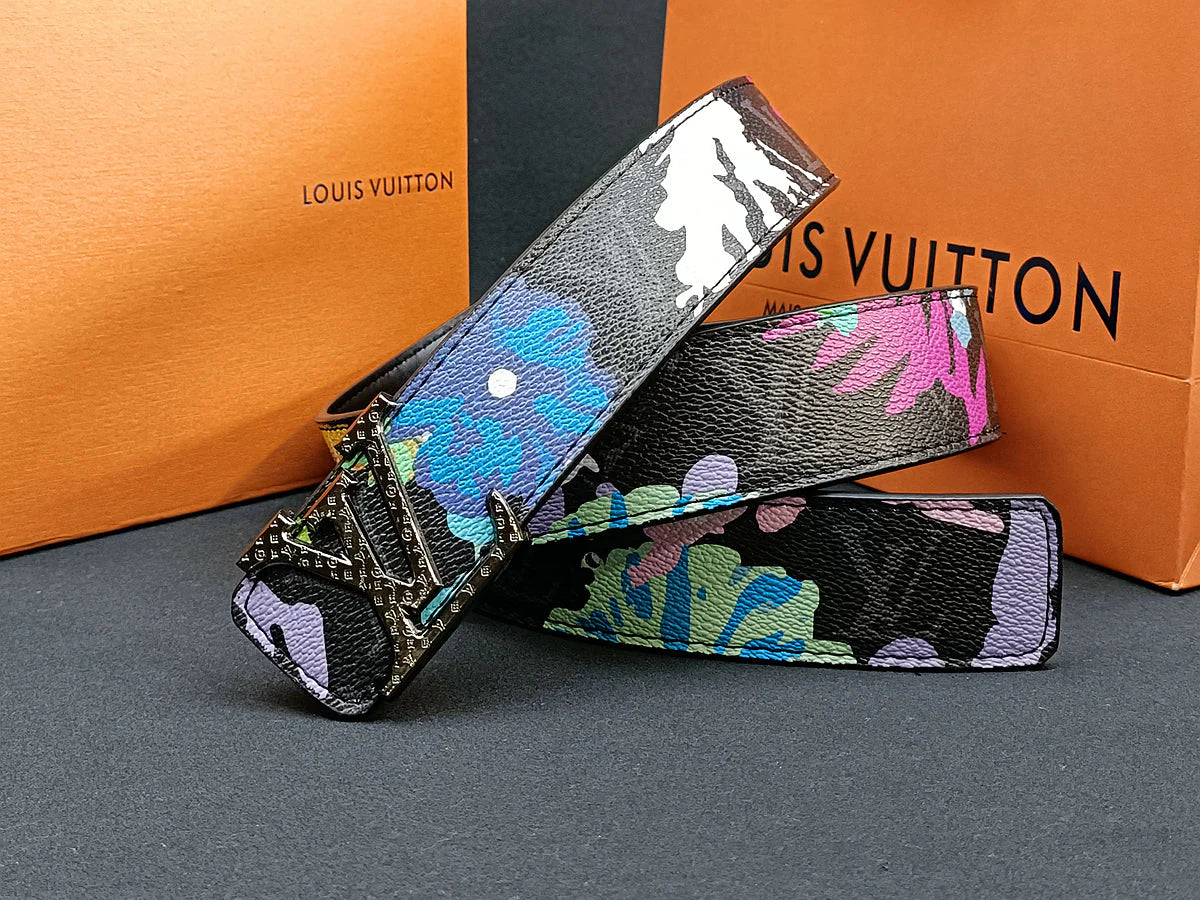 2025 3 Colors  four-leaf clover graffiti carved belt