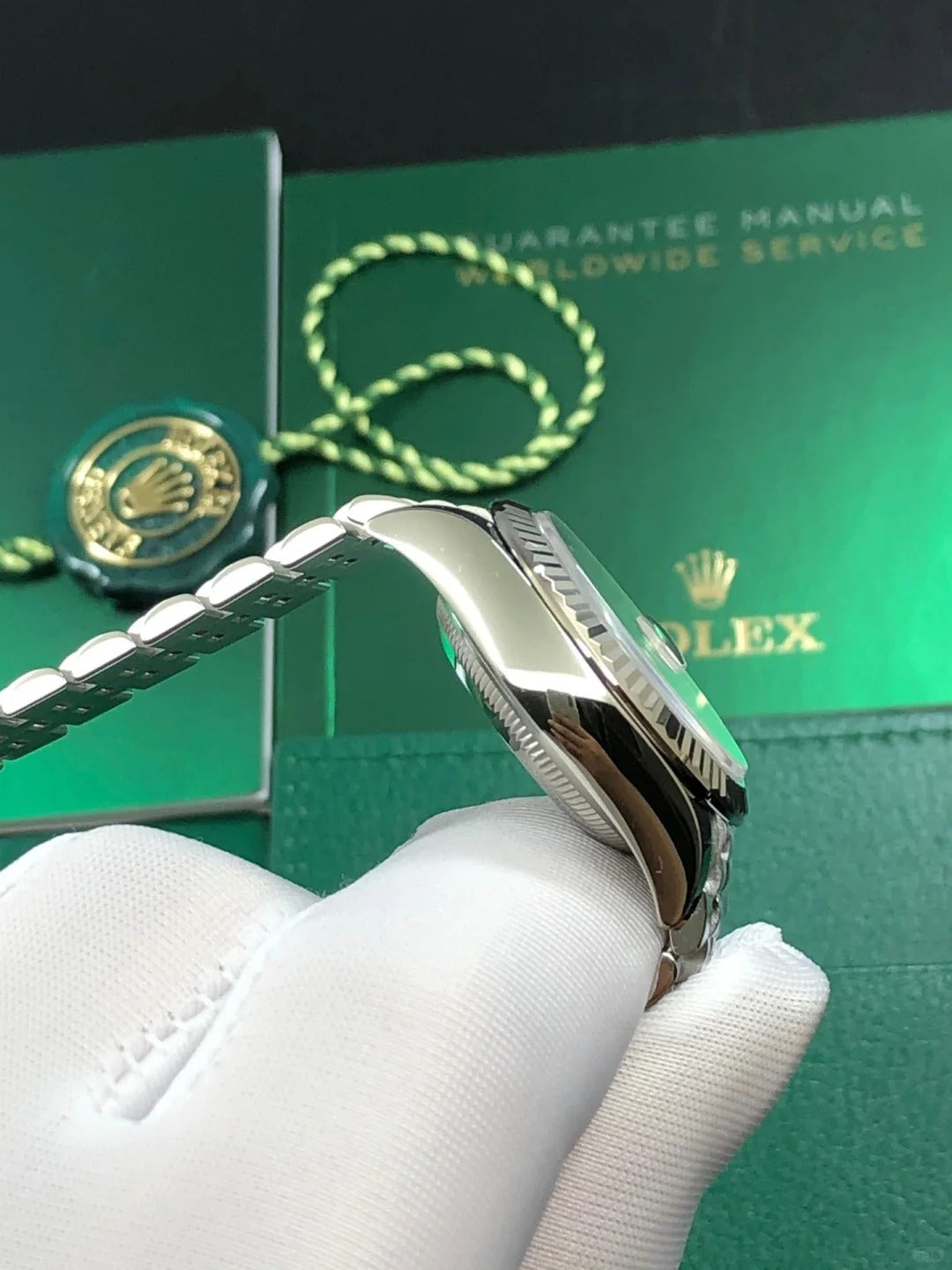 28 Pink Diamond Diary 279174-0003. Automatic mechanical movement