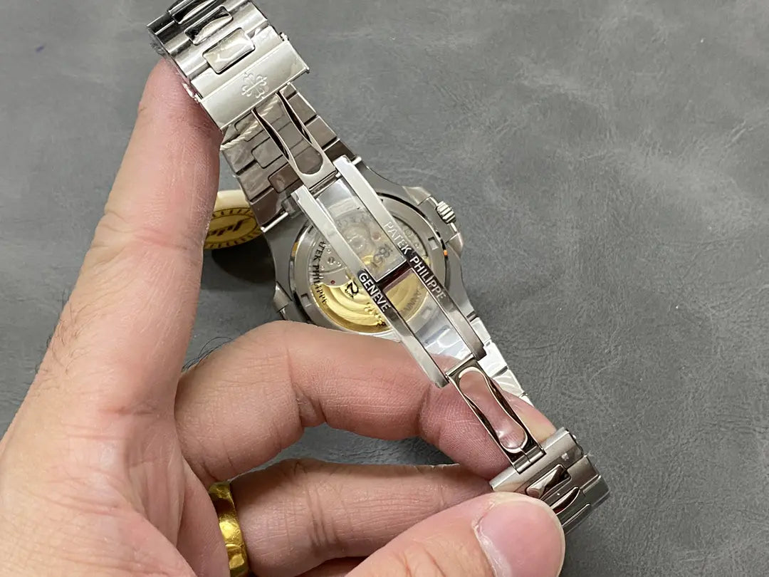 CLASSIC Nautilus 5711 1A 018 Green Dial 40mm Mens Watch