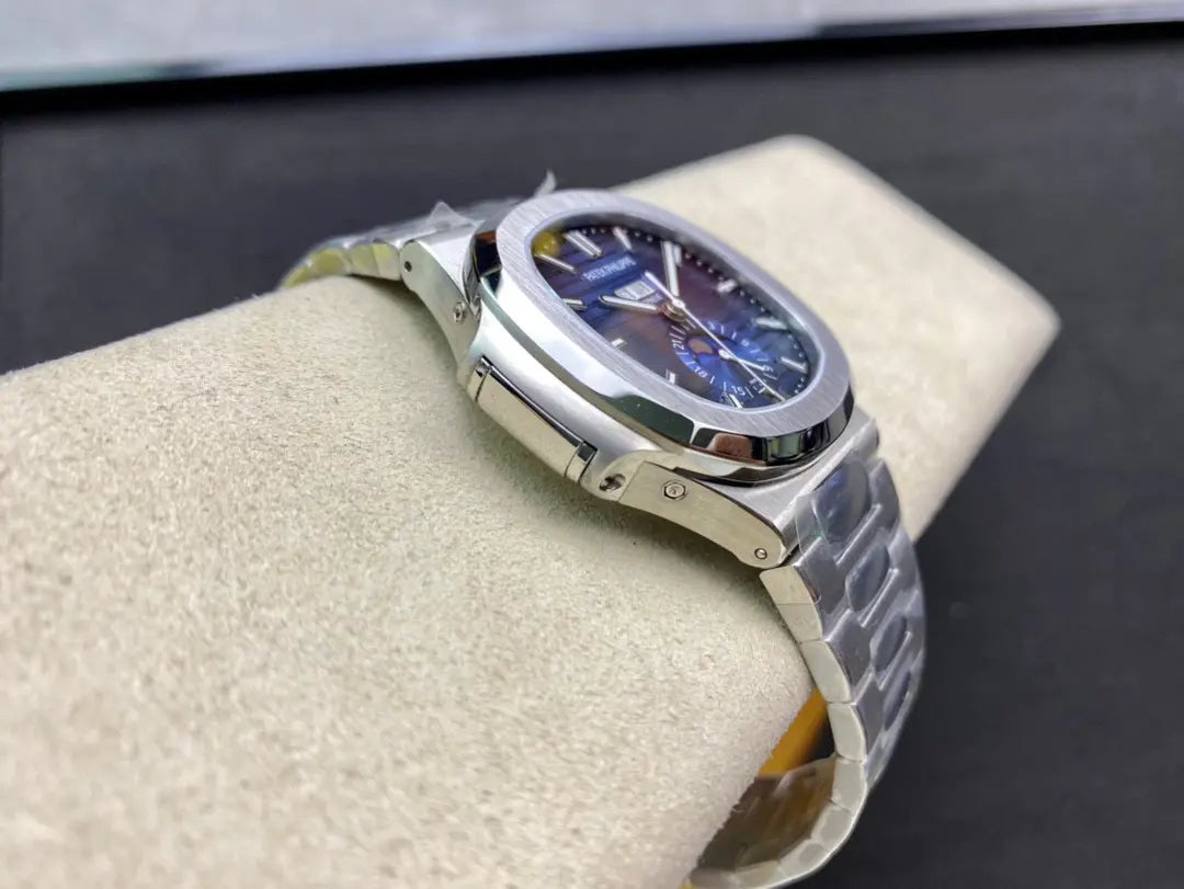 CLASSIC Nautilus 5726 1A 001 40.5mm Stainless Steel Blue Dial Watch