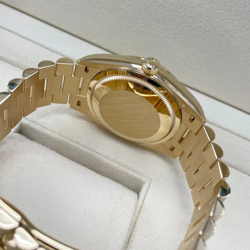 Day Date heaven 🤩 How stunning is this 36-40mm DayDate with a mother of pearl dial 🤍watch