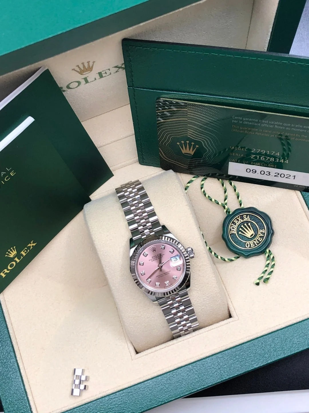 28 Pink Diamond Diary 279174-0003. Automatic mechanical movement