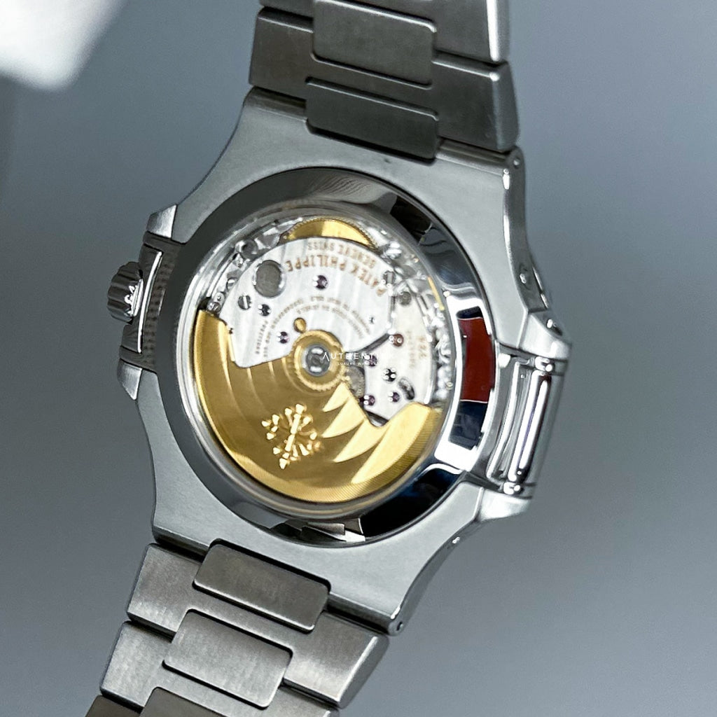 CLASSIC Nautilus Annual Calendar Stainless Steel White Dial 5726/1A-010