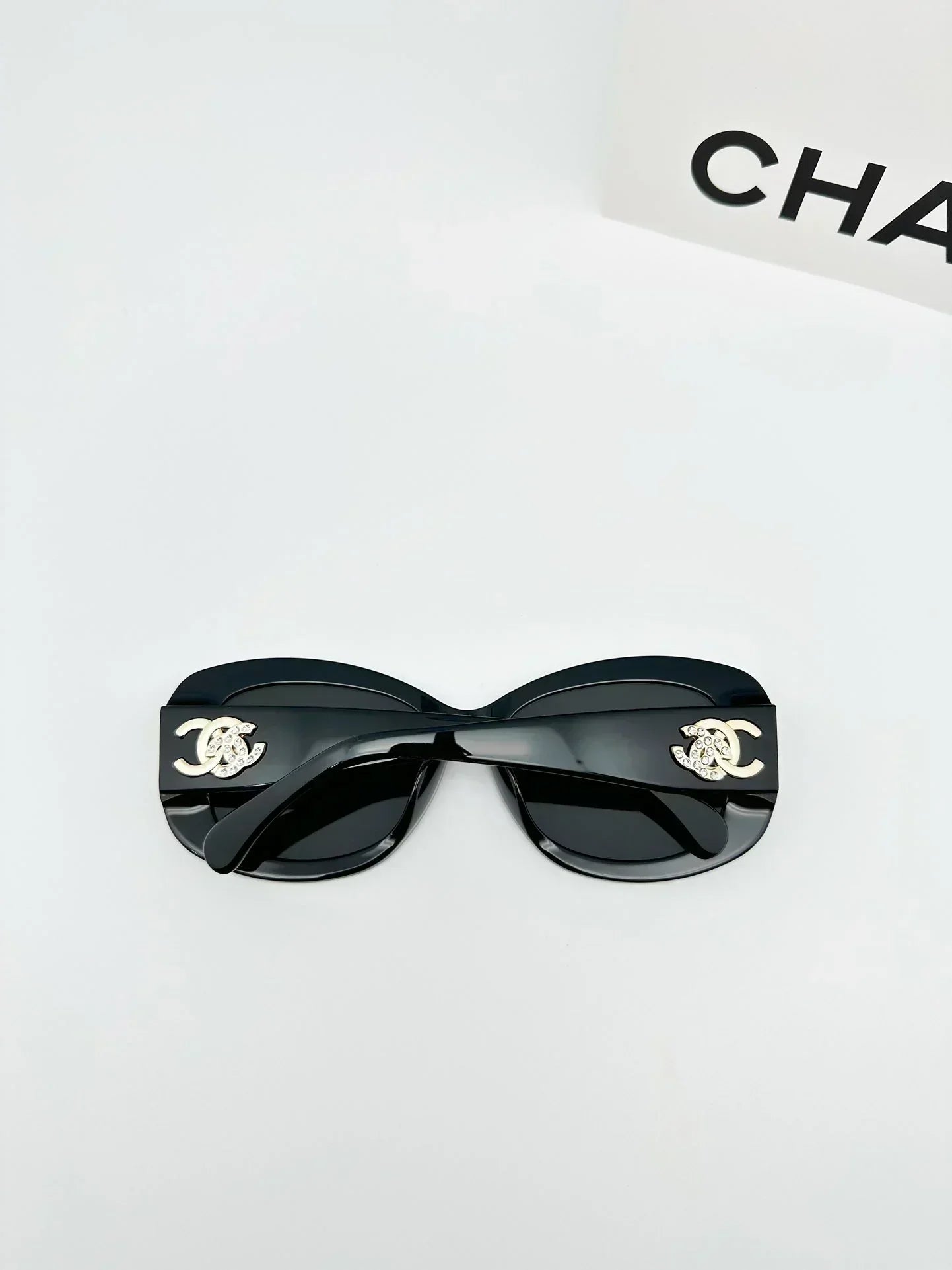 2025 Sunglasses  Retro Diamond Stylish Sunglasses