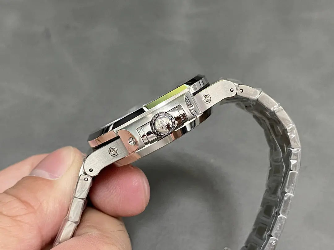 CLASSIC Nautilus Perpetual Calendar White Gold Blue Dial 5740 1G 001 40mm