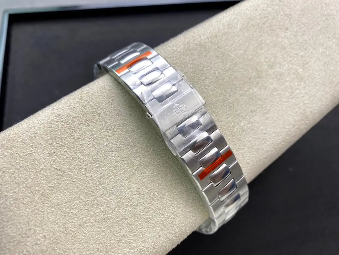 CLASSIC Nautilus 5726 1A 001 40.5mm Stainless Steel Blue Dial Watch