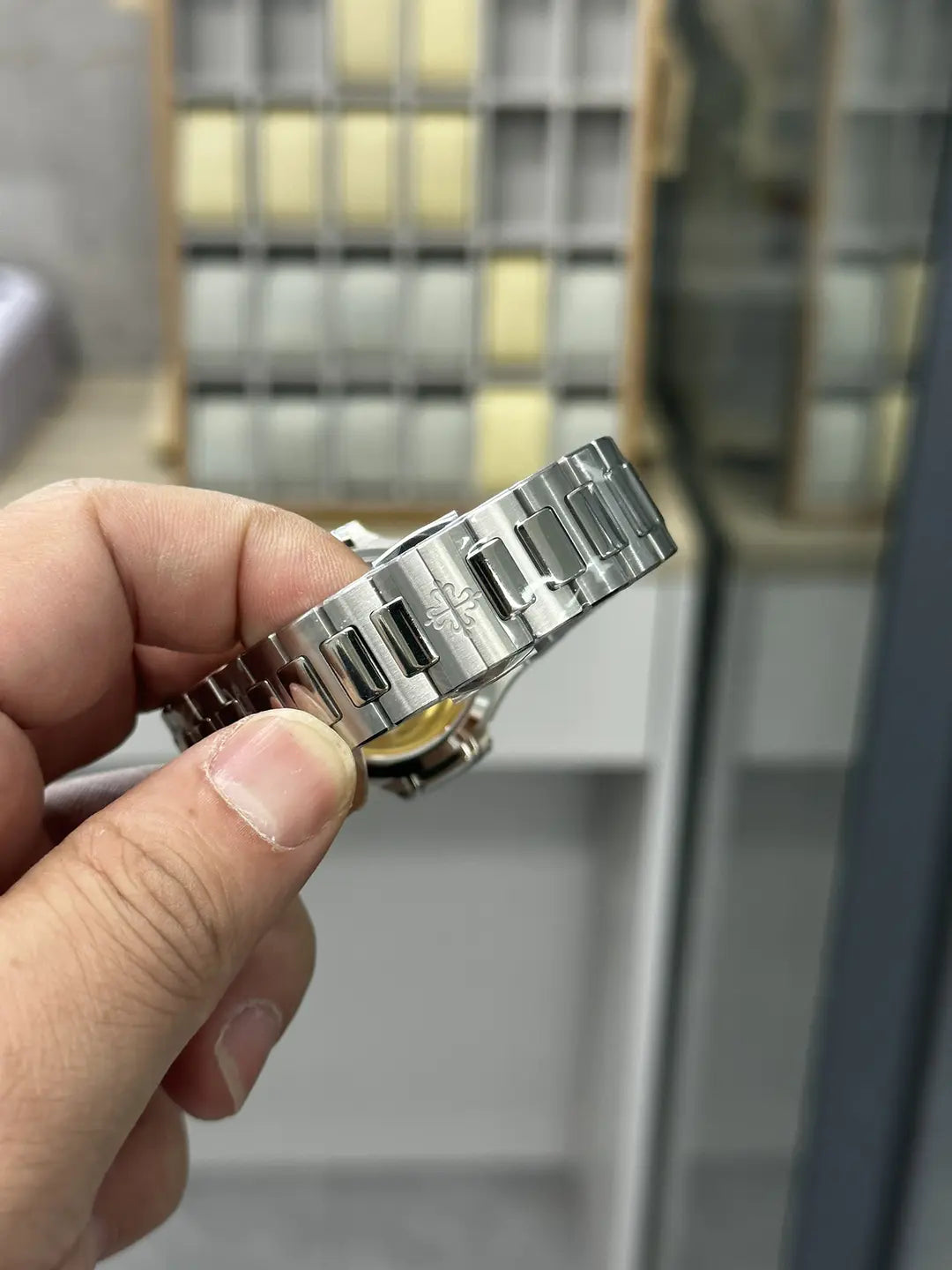 CLASSIC Ladies Nautilus Blue Dial and Grey Dial 7118 1A 001 35.2mm