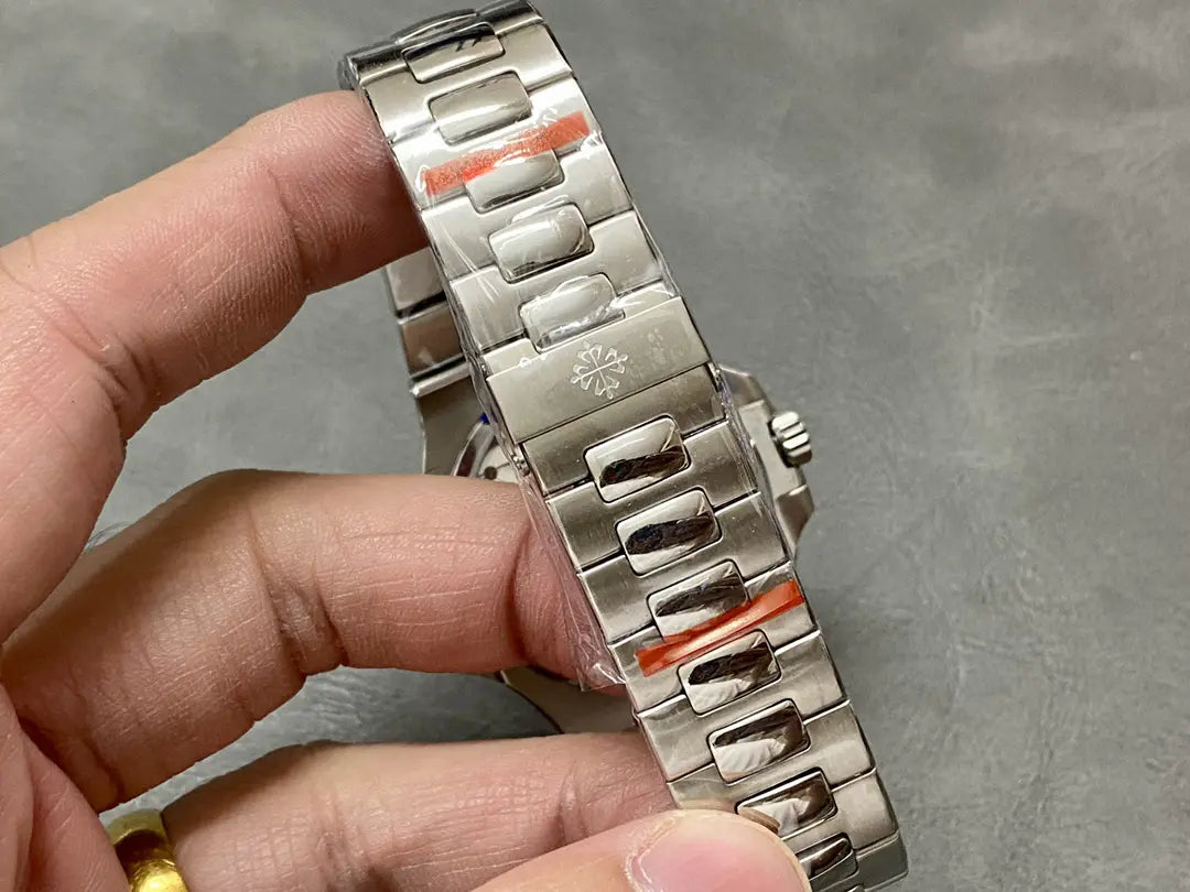 CLASSIC Nautilus Moon Phase Stainless Steel 5712 1A 001 40mm