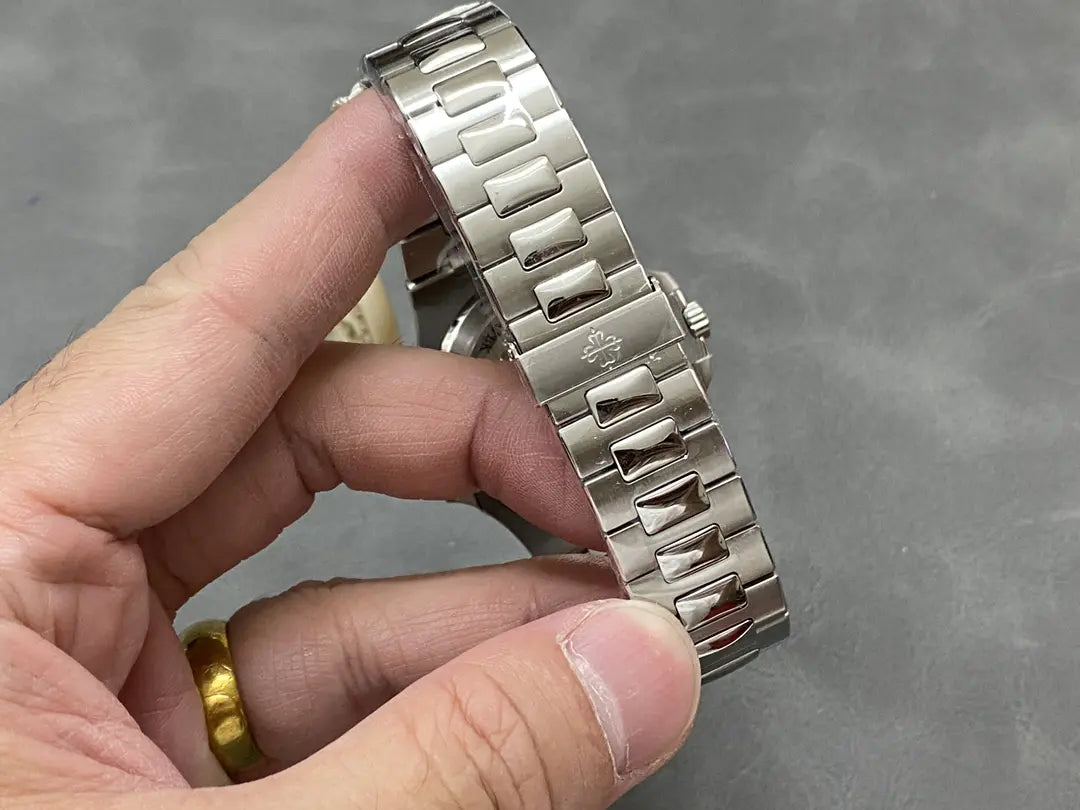 CLASSIC Nautilus 5711 1A 018 Green Dial 40mm Mens Watch