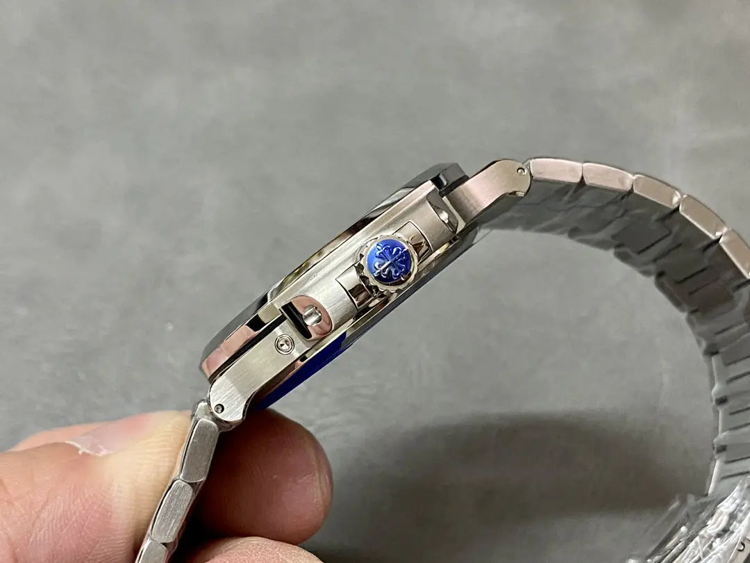 CLASSIC Nautilus Moon Phase Stainless Steel 5712 1A 001 40mm