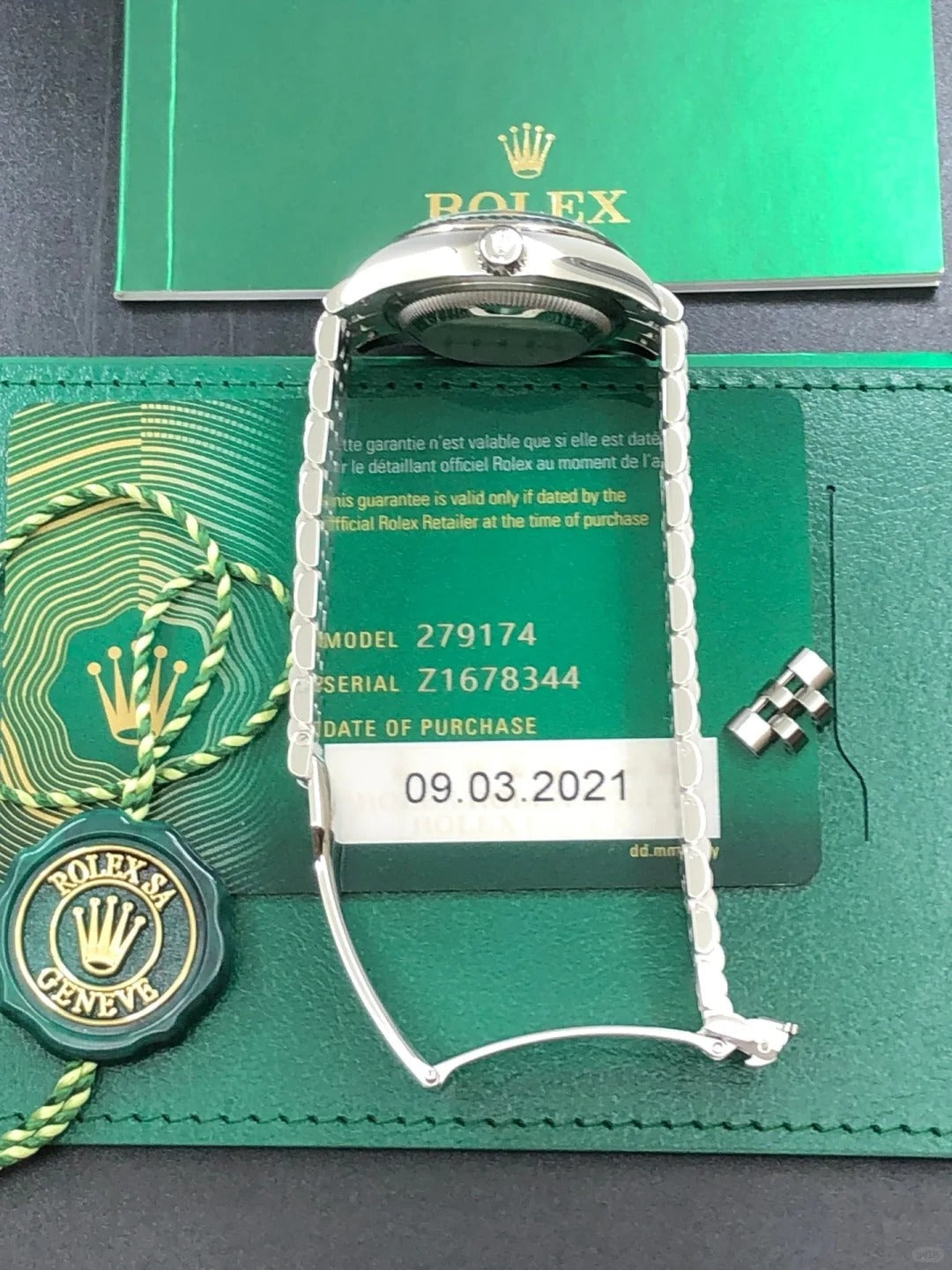 28 Pink Diamond Diary 279174-0003. Automatic mechanical movement