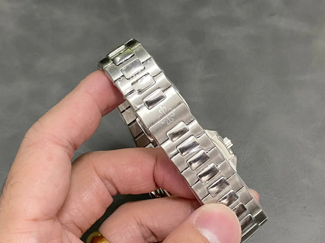 CLASSIC Nautilus Perpetual Calendar White Gold Blue Dial 5740 1G 001 40mm