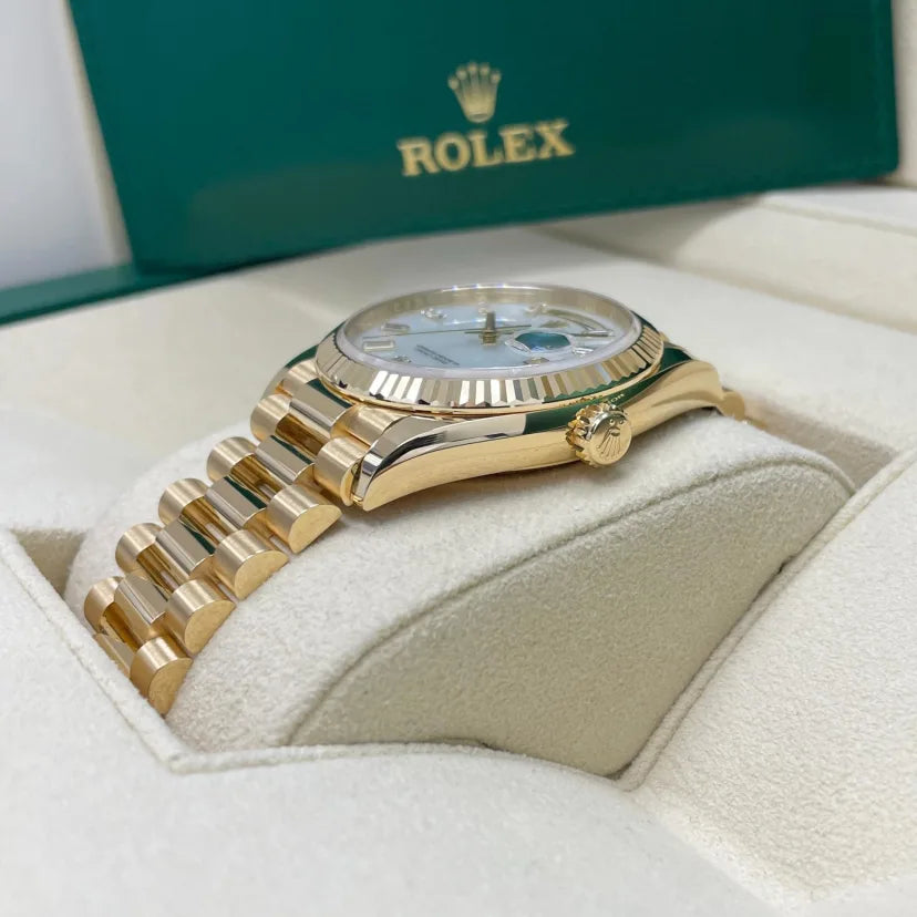 Day Date heaven 🤩 How stunning is this 36-40mm DayDate with a mother of pearl dial 🤍watch