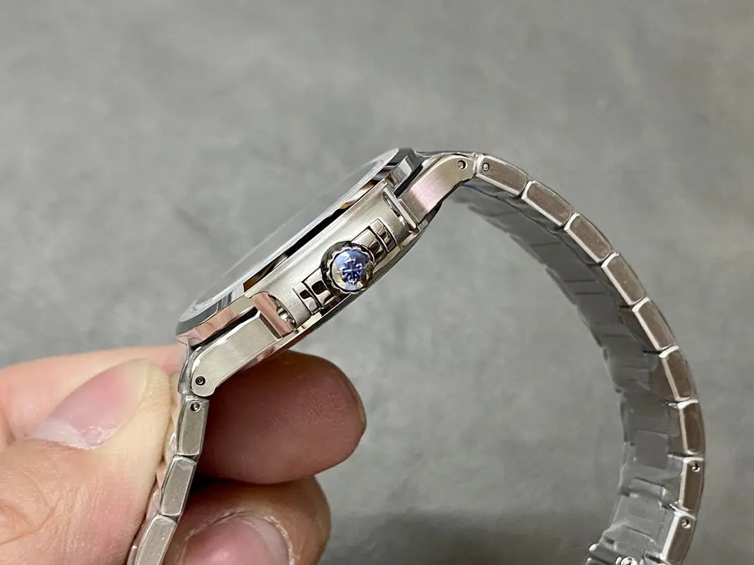 CLASSIC Ladies Nautilus Blue Dial and Grey Dial 7118 1A 001 35.2mm