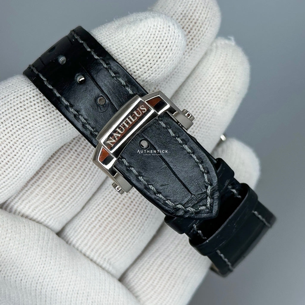 CLASSIC Nautilus Moon Phase White Gold Grey Dial 5712G-001