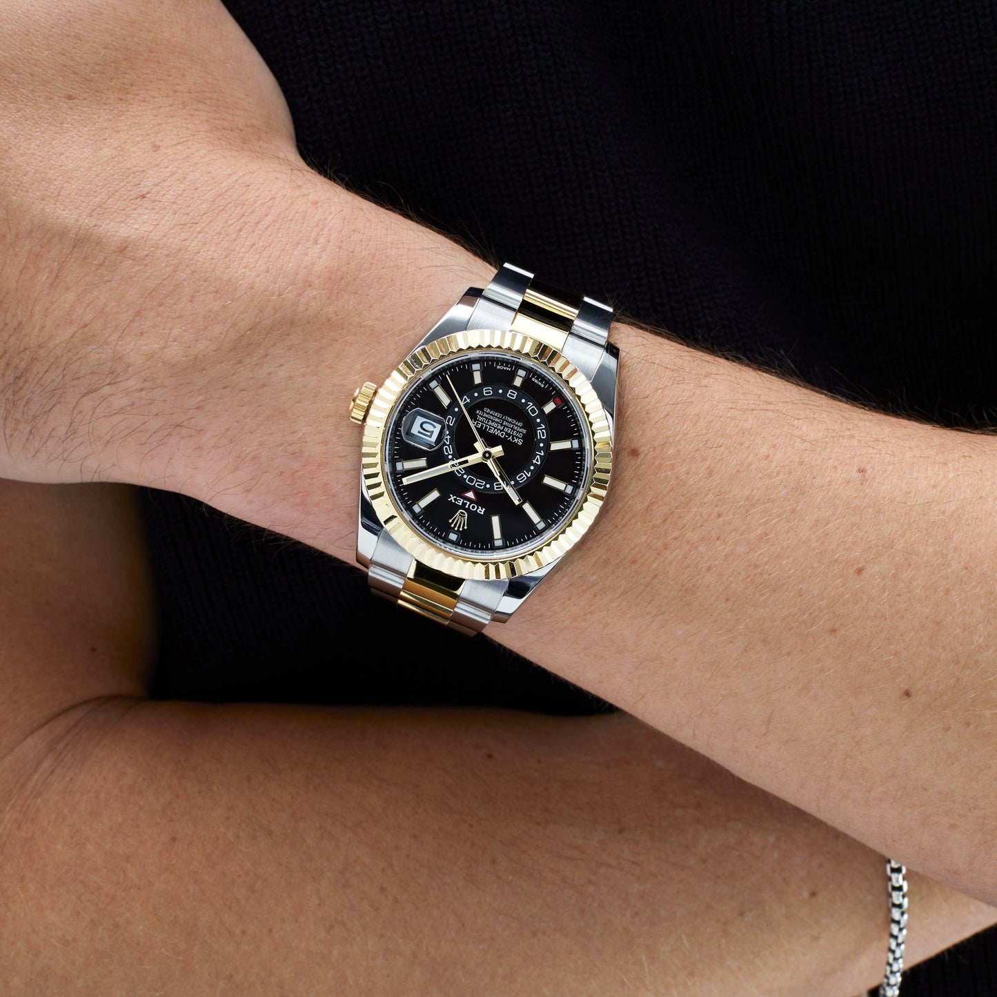 2025 Watch Sky-Dweller 326933 Stainless Steel Yellow Gold Black Dial (2020)